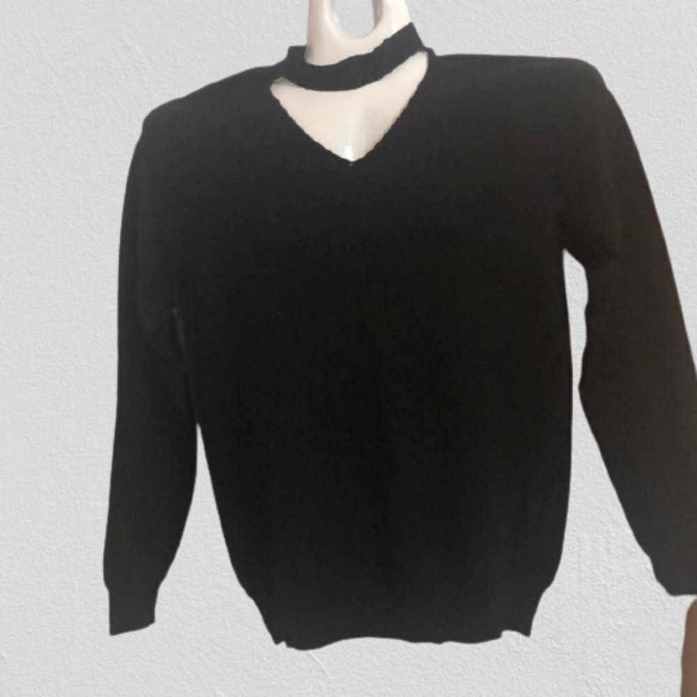 Suzy Shier Black. Size L. Sweater knit fabric. V-neck.  Choker style.